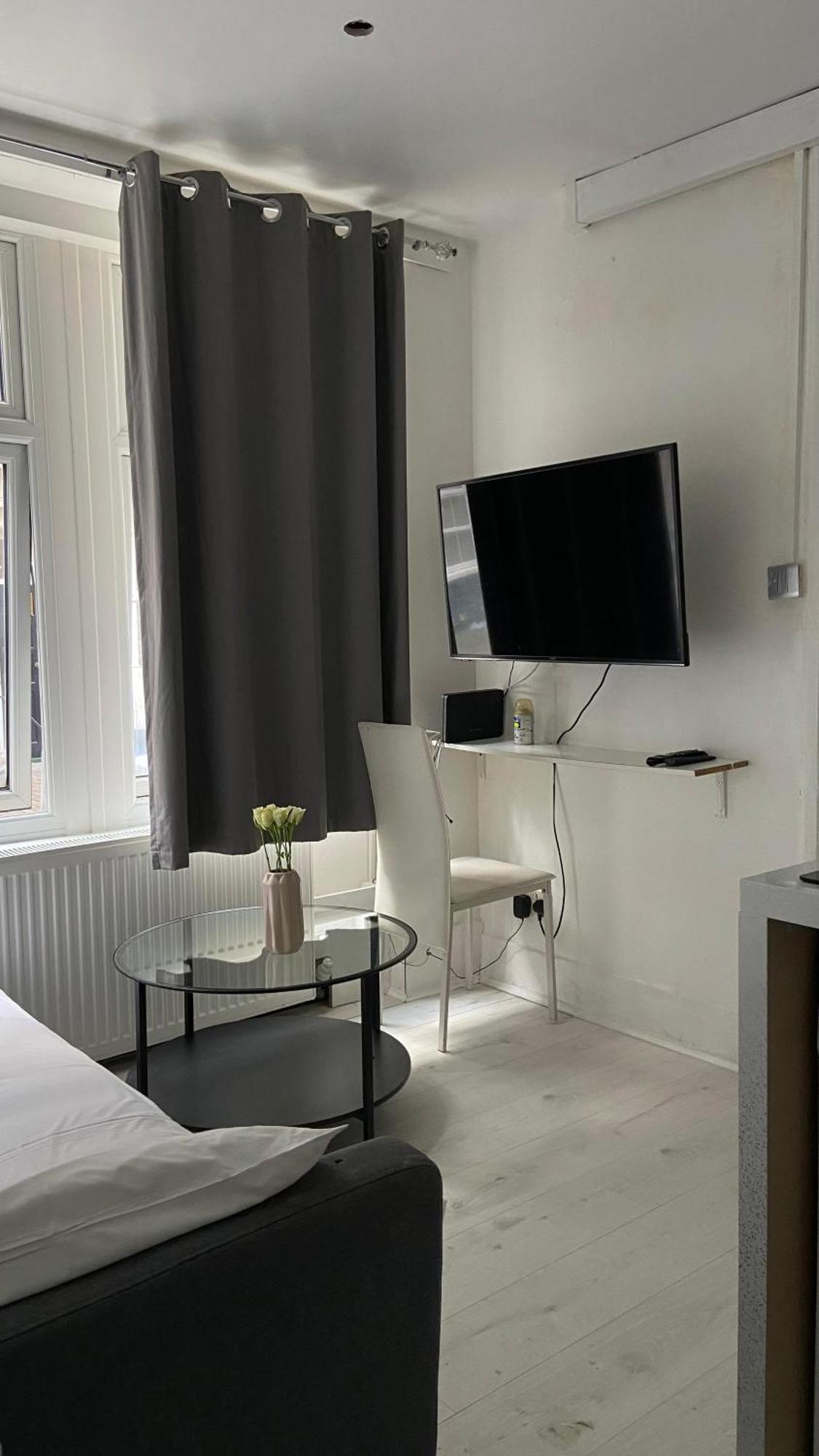 Apartamento Lovely Ground Floor Miles Apart Londres Exterior foto