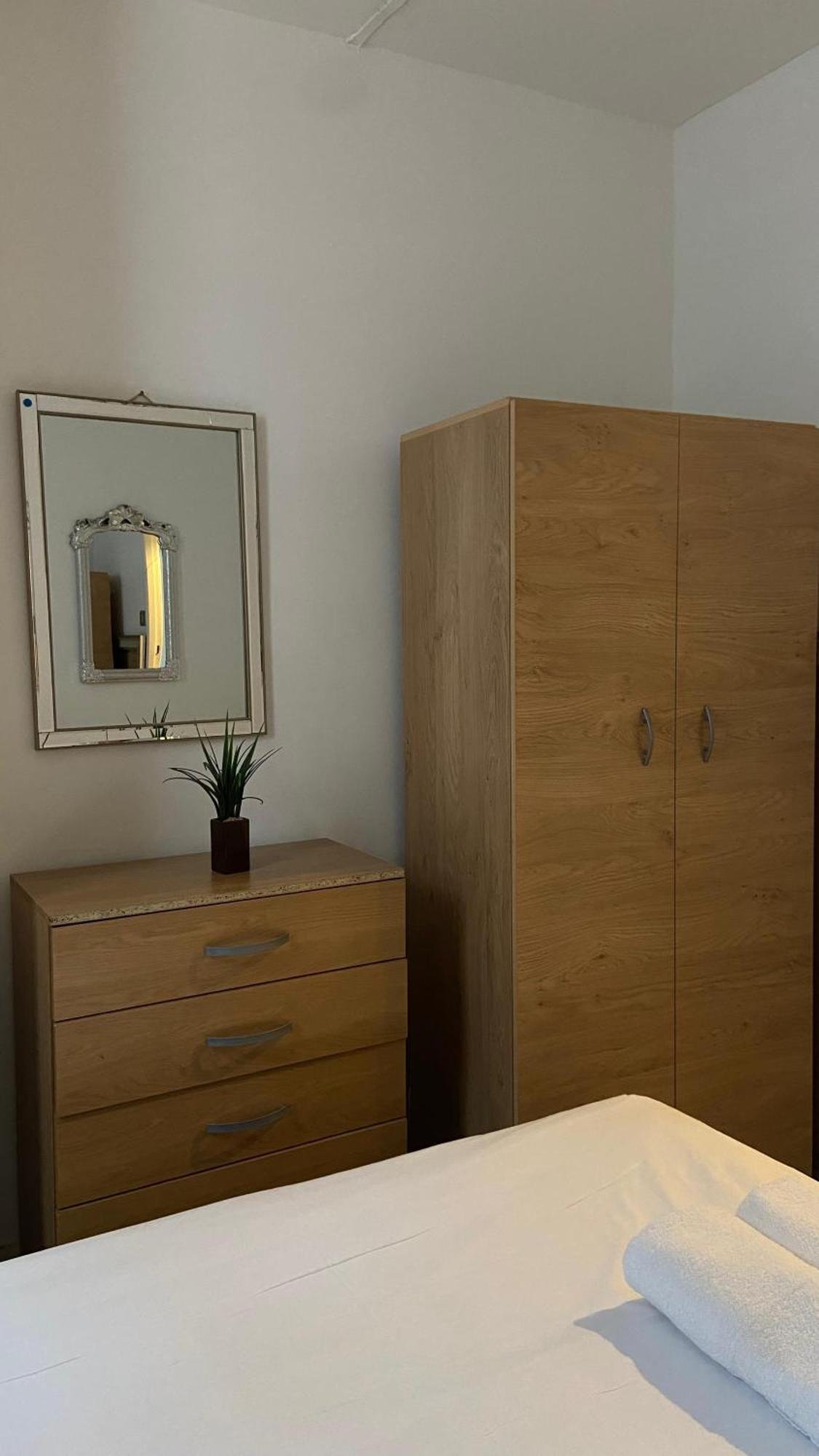 Apartamento Lovely Ground Floor Miles Apart Londres Exterior foto